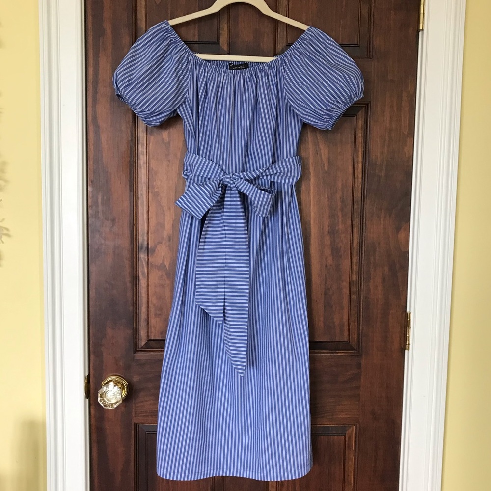 Off the shoulder dress with pockets!